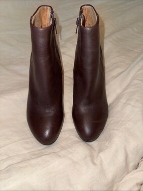 Vionic leather Boots size 6.5 NWT
